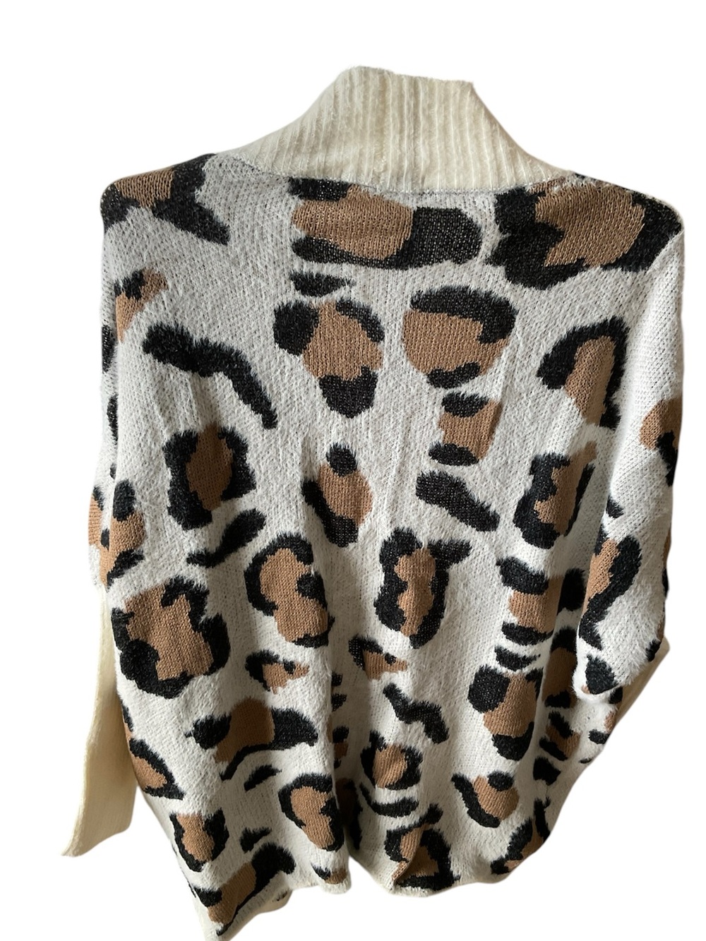 Leopard Pattern Fuzzy Cardigan - Picture 4 of 7